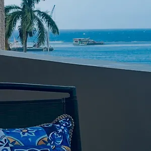 https://millies-paradise-retreat-newly-renovated.hotelsochorios.net